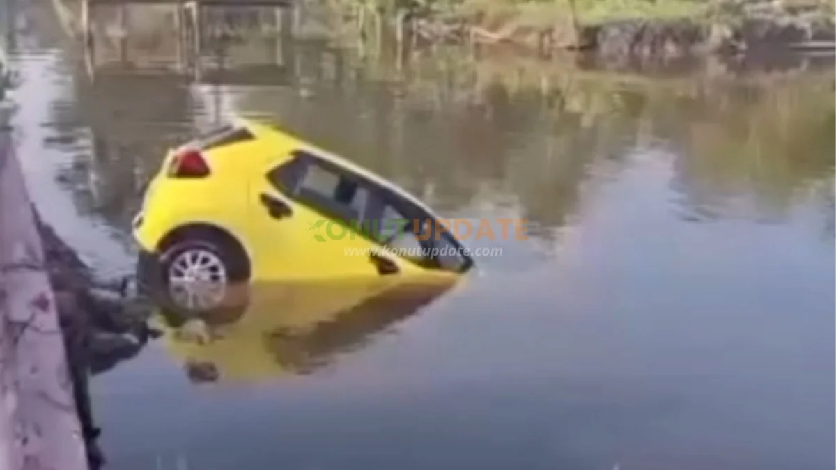 Mobil Agya Kuning Terjun ke Kali di Tobimeita, Warga Berupaya Evakuasi