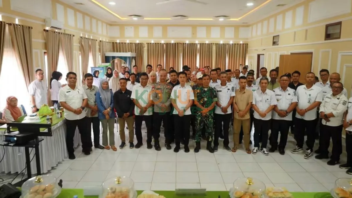 Bupati konawe utara menyalurkan bantuan Ayam 8.224 ekor & pakan ternak 7,1 ton di 11 kecamatan