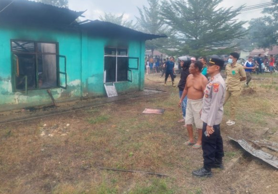 Diduga Korsleting Listrik, Rumah Warga di Kelurahan Tuoy Hangus Dilalap Api
