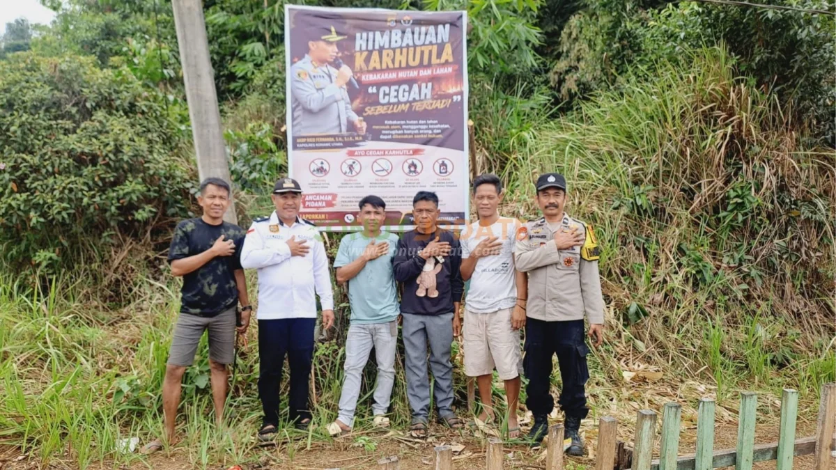 Cegah Karhutla, Bhabinkamtibmas Polsek Asera Bersama Pemerintah Desa Wawolimbue Pasang Baliho Himbauan